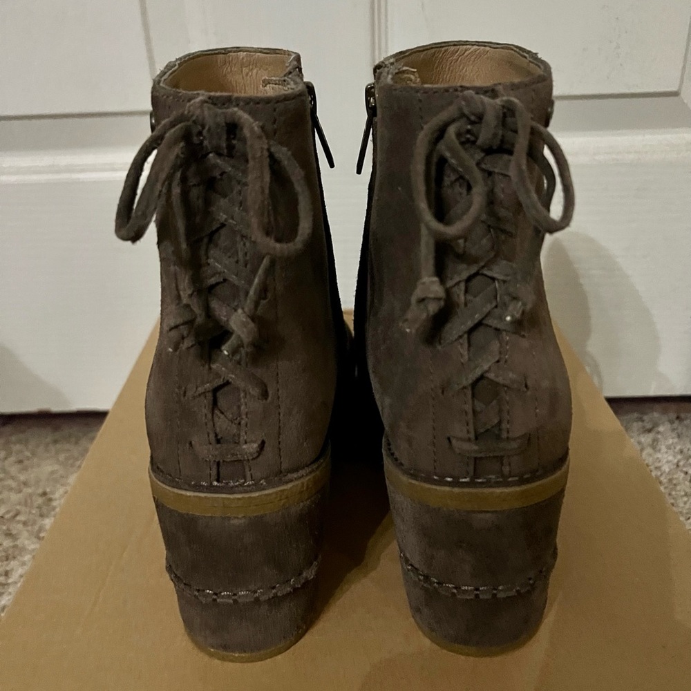 UGG Corrine Suede Boots w/ Mysterious Color, Size 10, Used with box